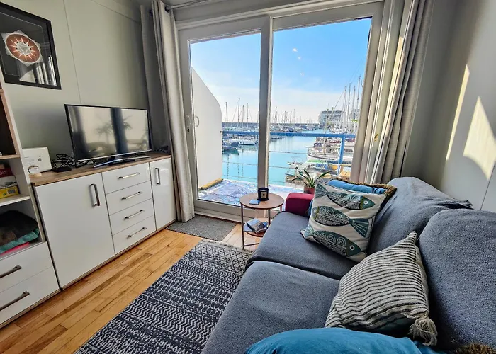 The Boat View - Sea View - Tiny Home Brighton Marina