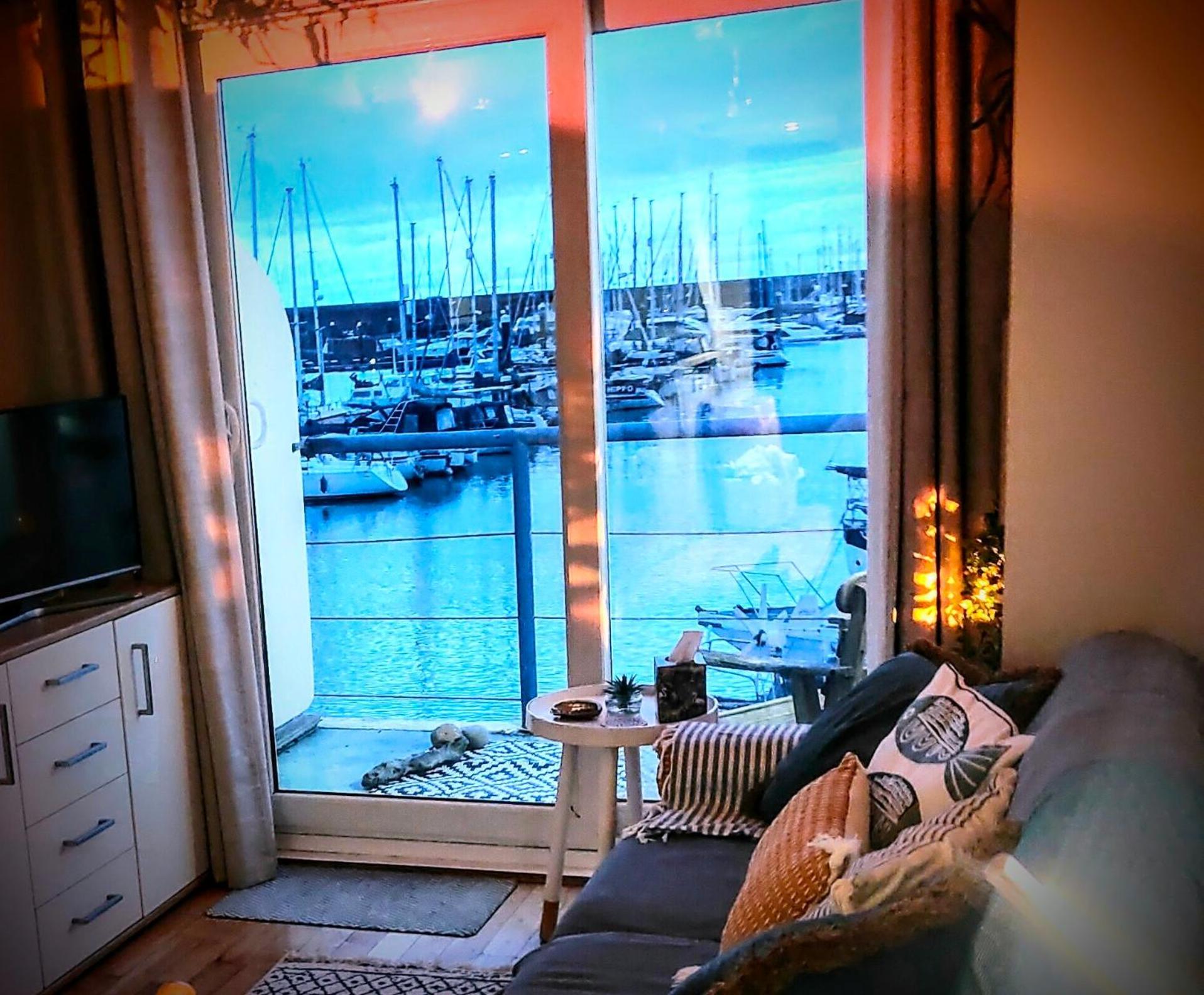 The Boat View - Sea View - Tiny Marina Apartment *