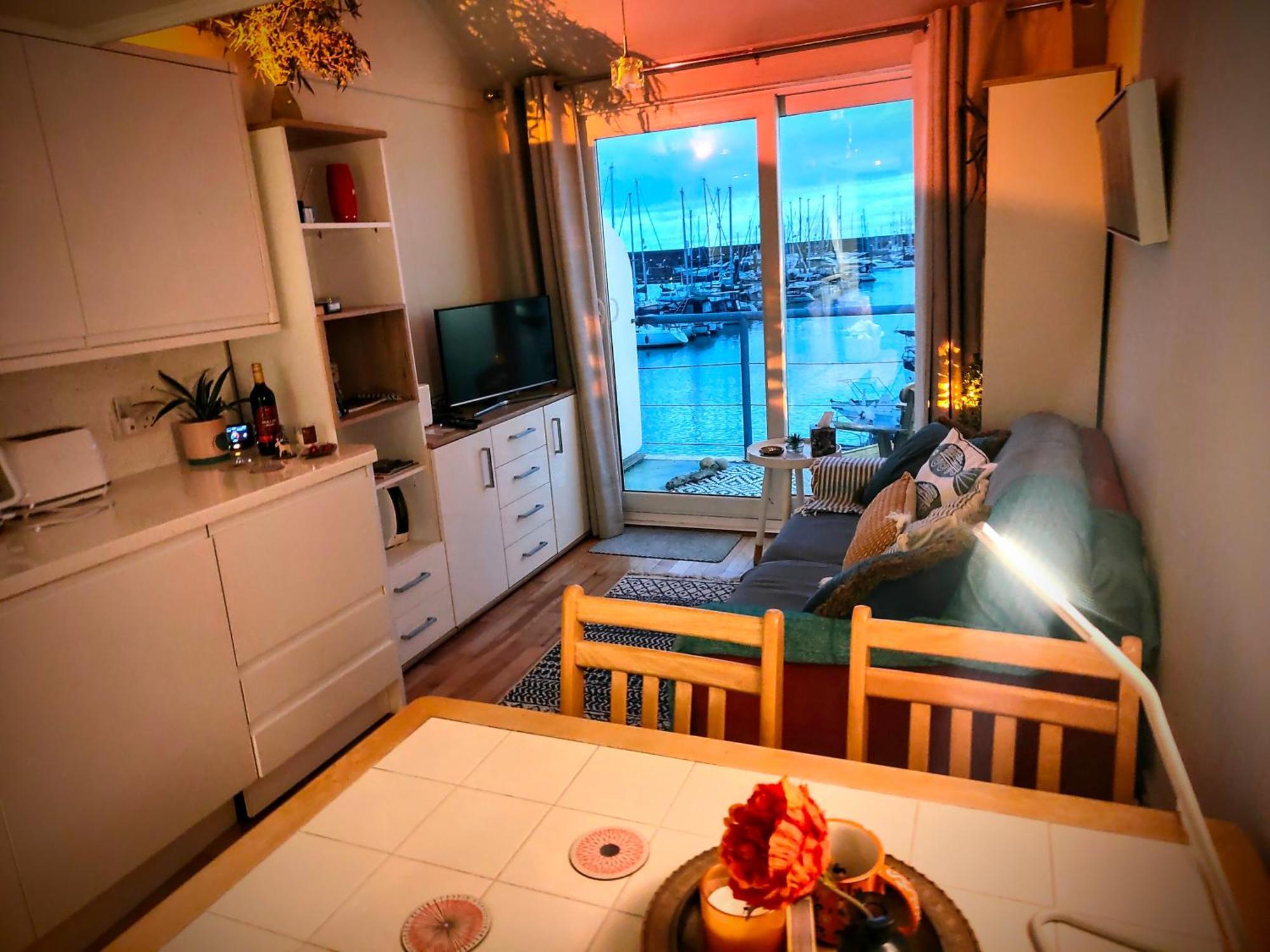 The Boat View - Sea View - Tiny Marina Apartment