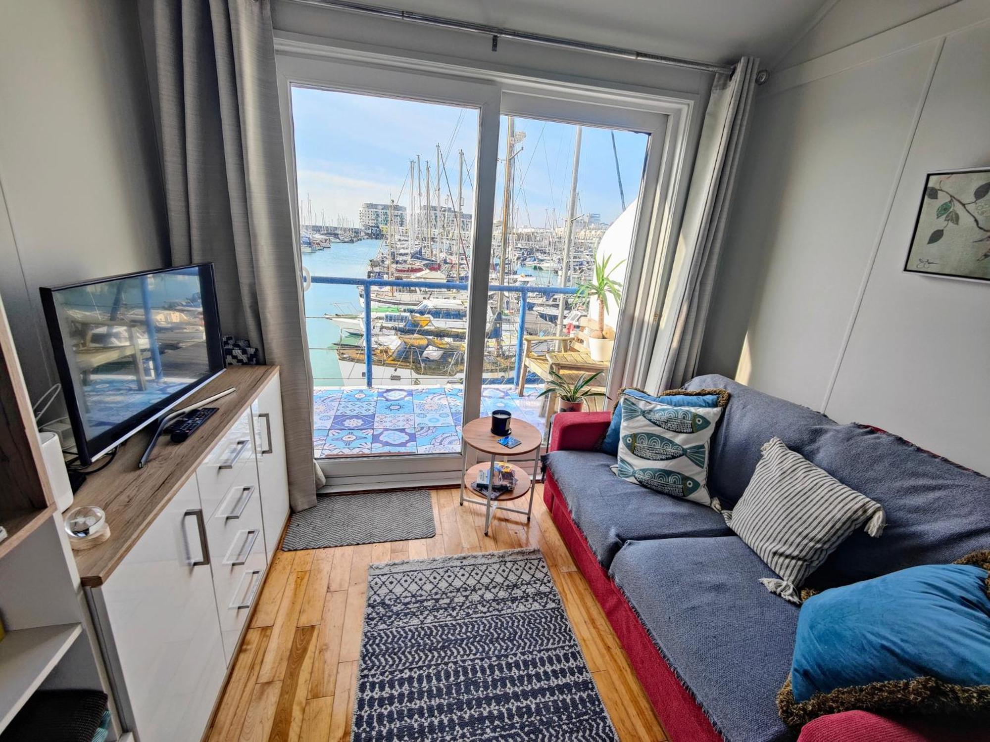 The Boat View - Sea View - Tiny Marina Apartment Hove