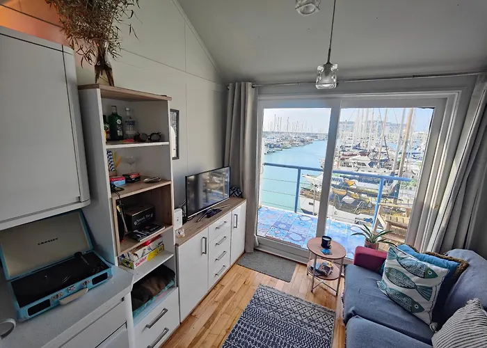 The Boat View - Sea View - Tiny Home Brighton Marina