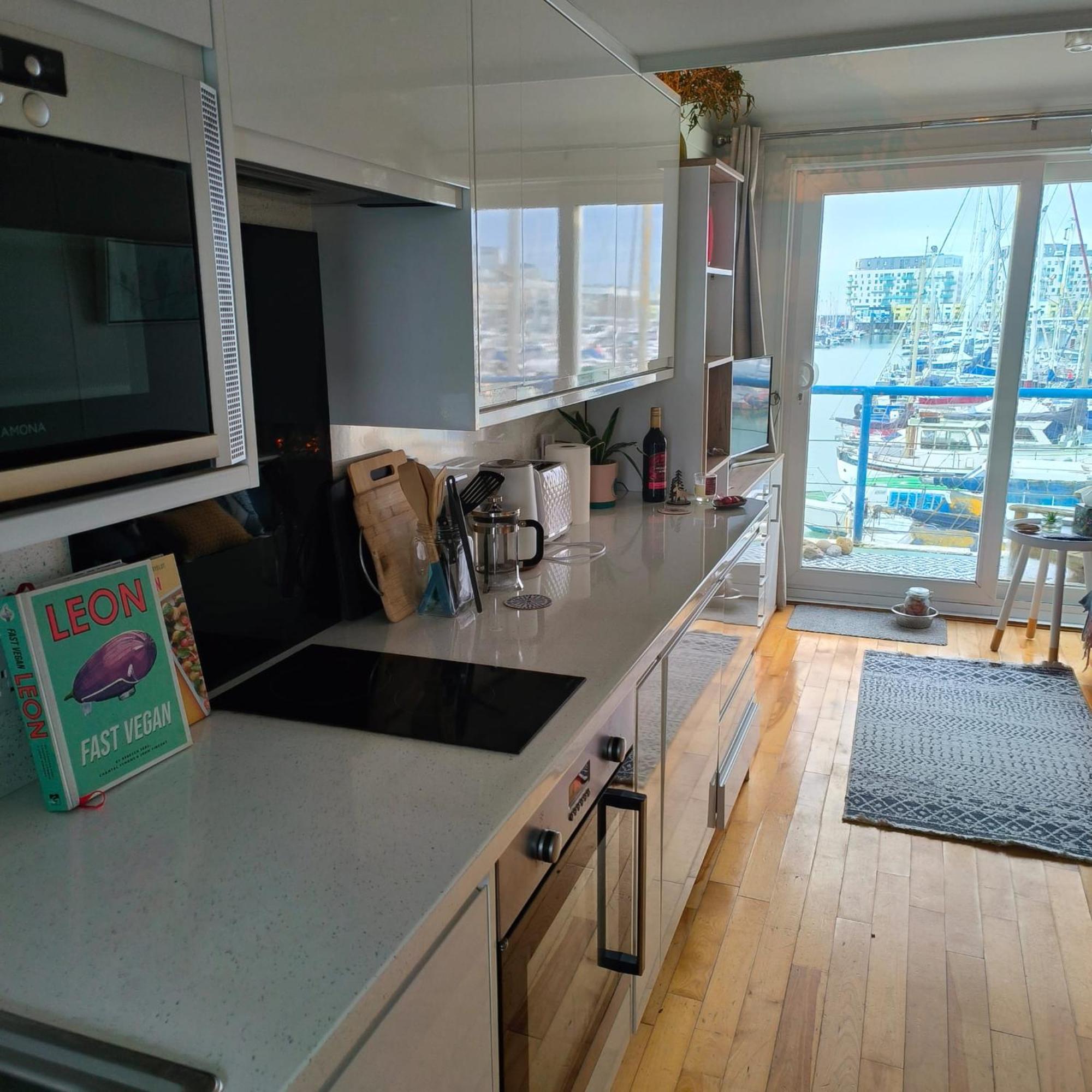 The Boat View - Sea View - Tiny Marina *