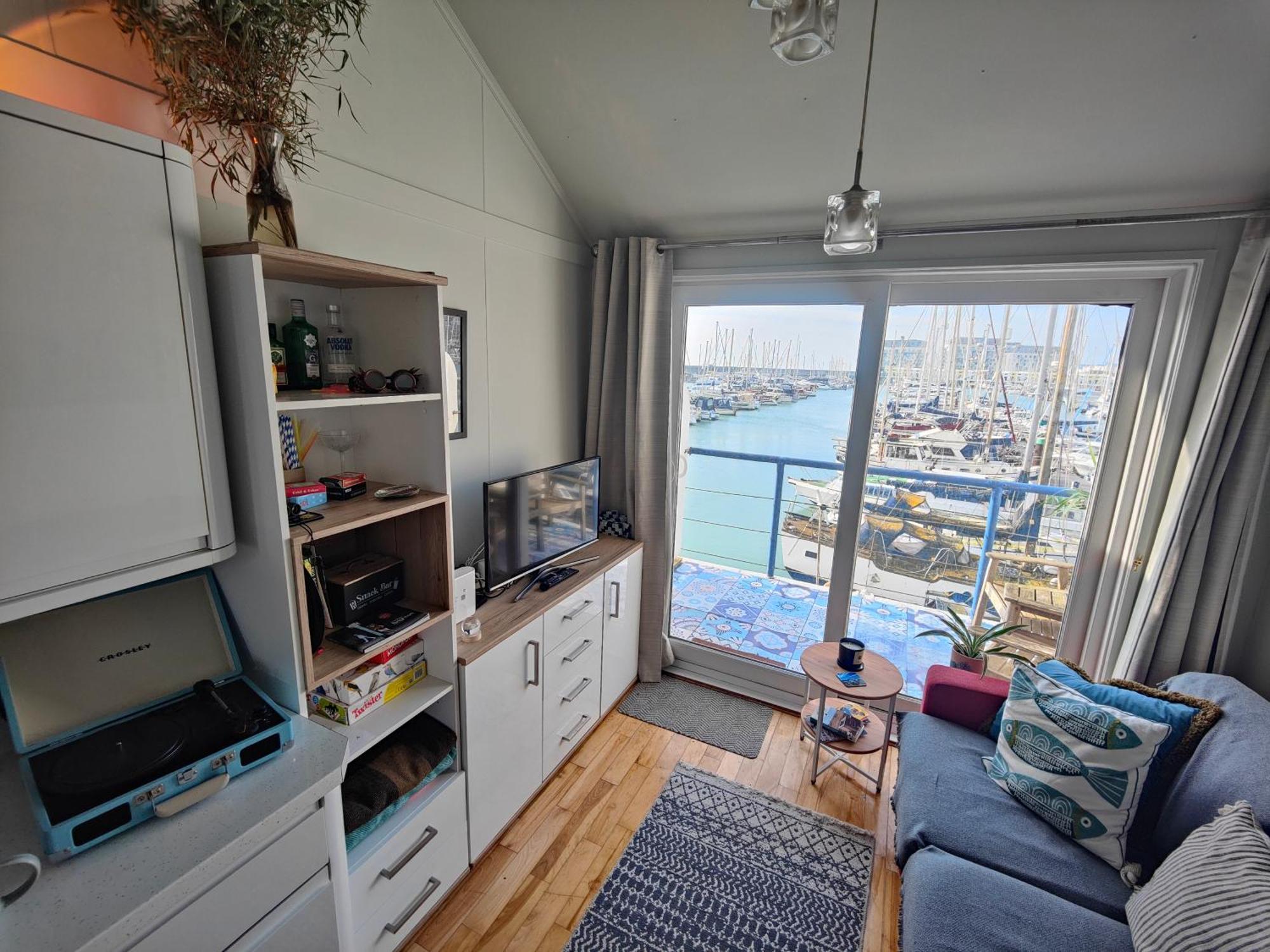 The Boat View - Sea View - Tiny Marina