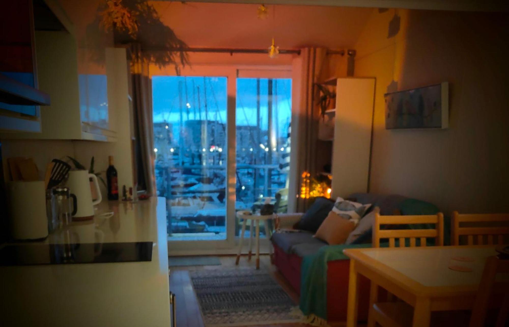 The Boat View - Sea View - Tiny Marina Apartment Brighton